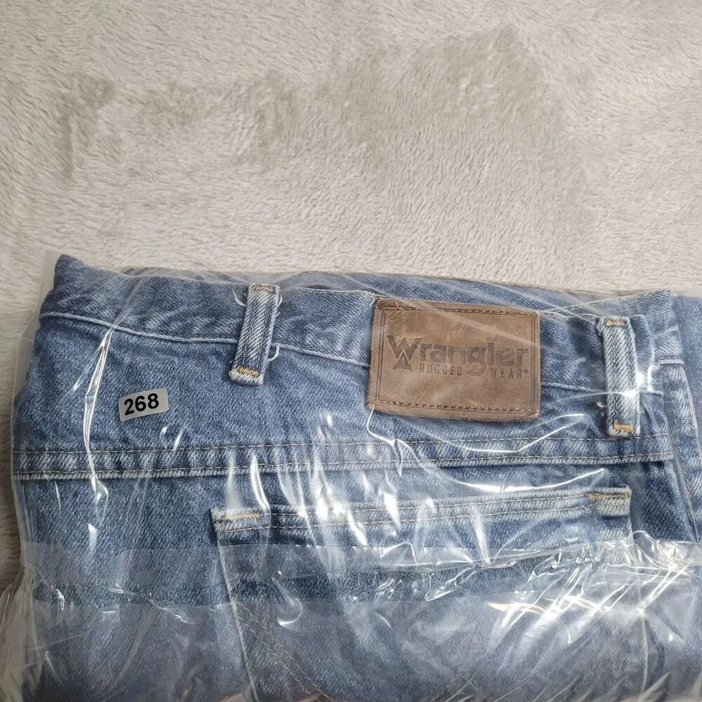 Wrangler Rugged Wear Jeans Mens 44x30 Blue Wash Straight Denim Cotton 39802PW